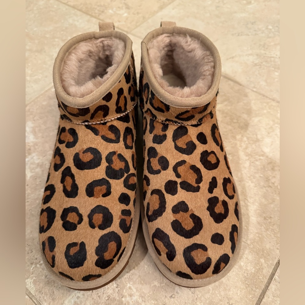 UGG size 9. Like new